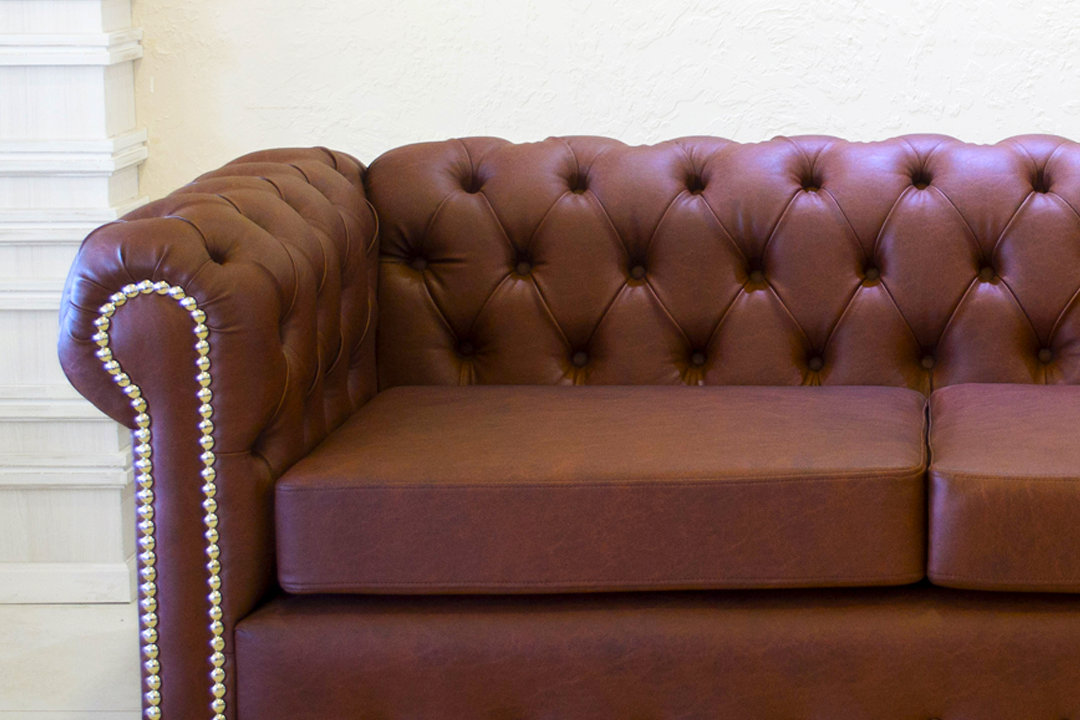 Sofá Capitoné marrón