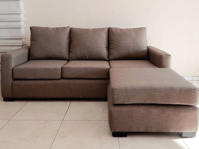 Esquinero estilo minimalista tapizado color peanut modular