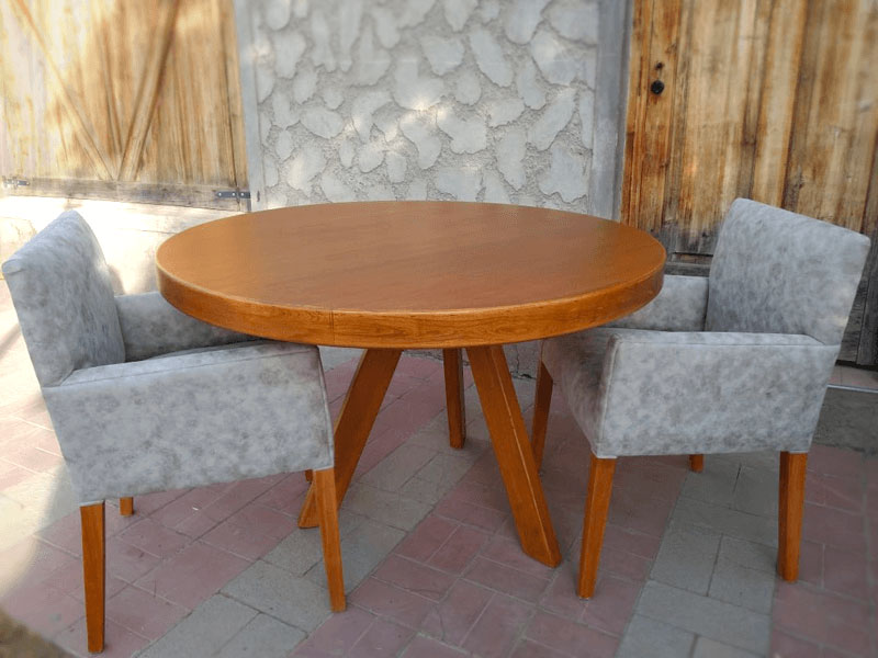 Mesa Guatambú estilo minimalista de madera formato redondo clasica