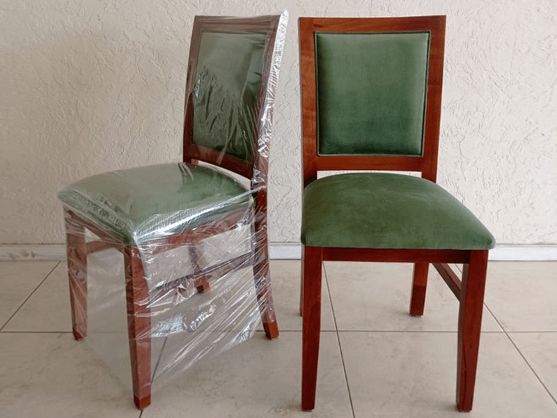 Silla Elías de madera estilo elegante y clasico con tapizo verde musgo