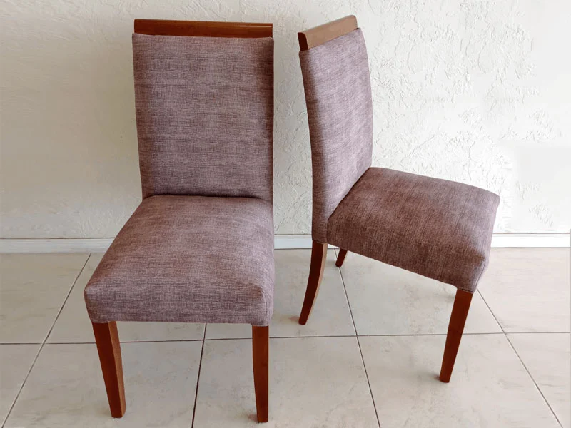 Silla estilo Italiana con cornisa moderna elegante tapizado gris bordes de madera