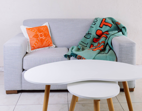 Sillón gris un cuerpo y mesa living